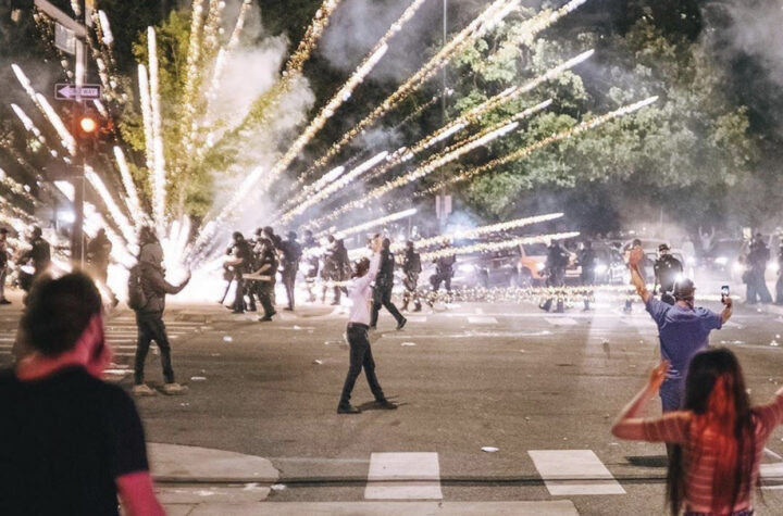 Agitadores acusados de terrorismo doméstico Unos 83 detenidos en la primera noche del toque de queda