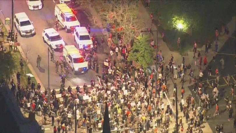 Policía de Denver dispersó manifestantes