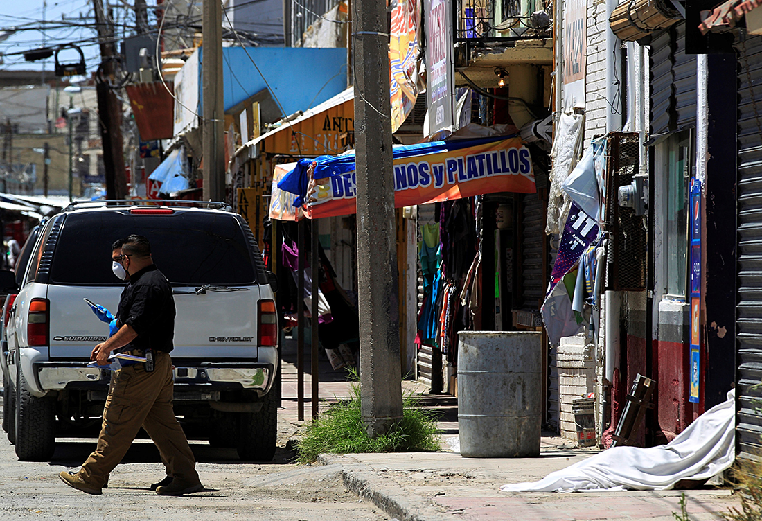 Muere en la calle hombre con COVID-19