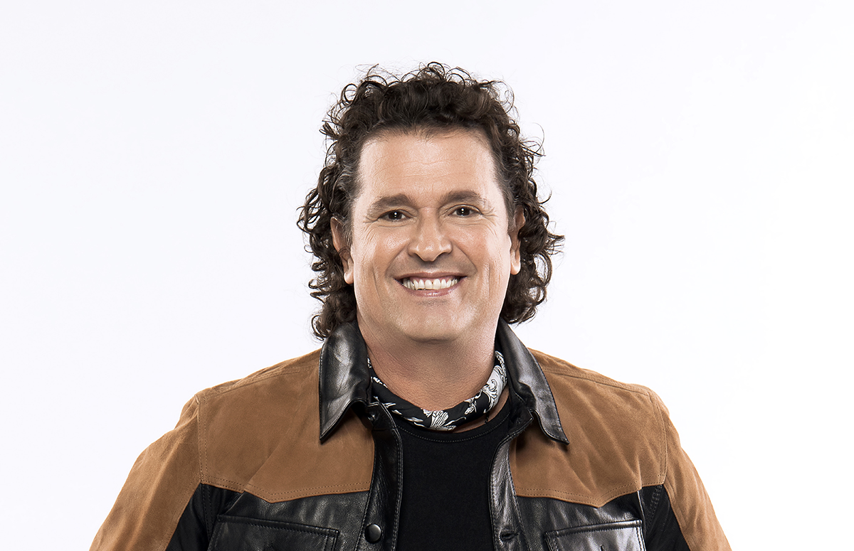 Carlos Vives sigue contento y risueño