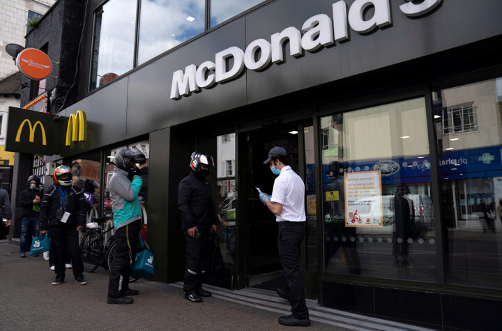 McDonalds obliga a usar tapabocas