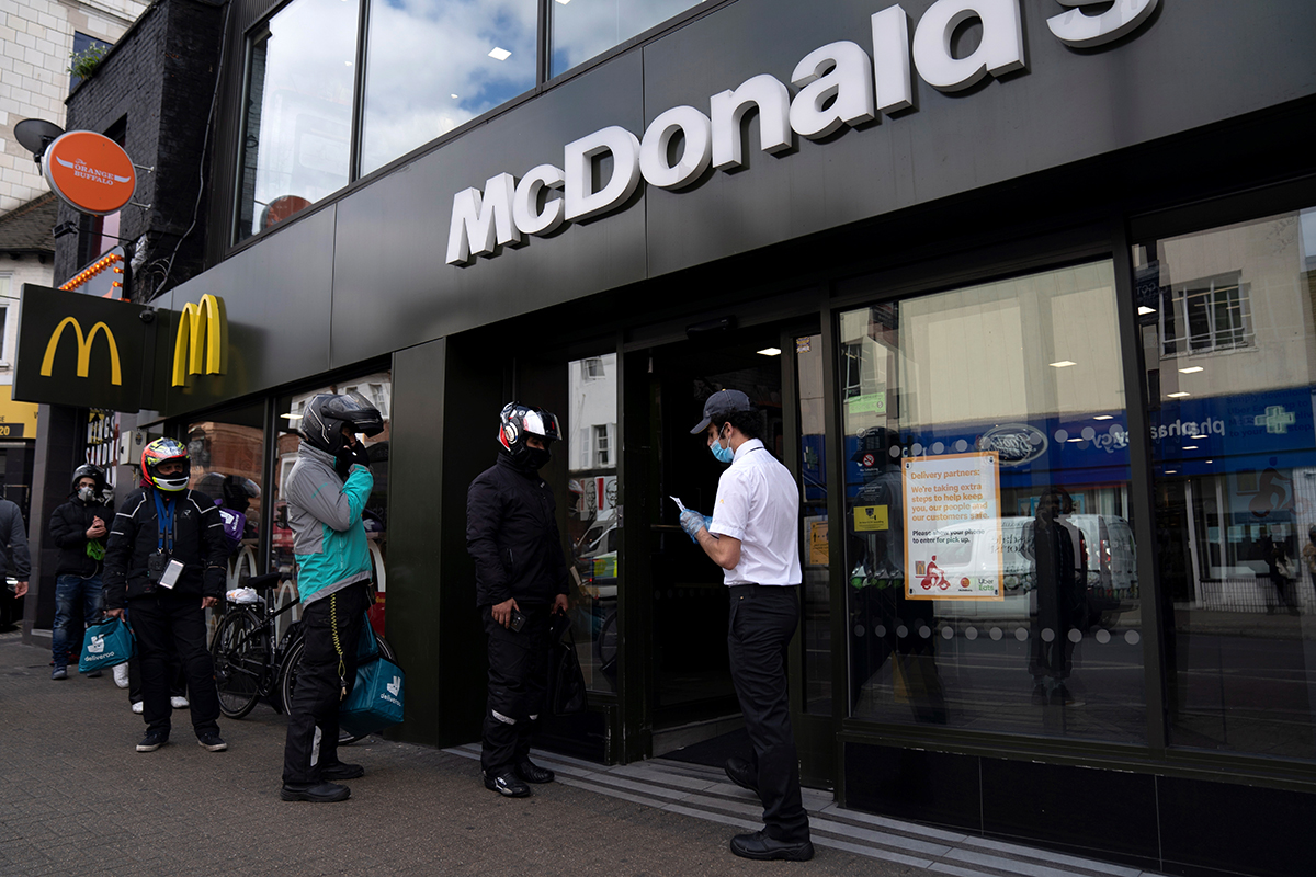 McDonalds obliga a usar tapabocas