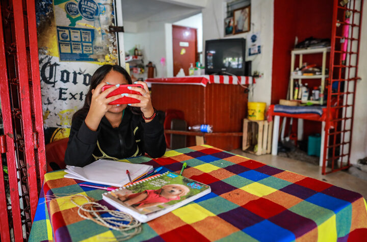 Estudiantes mexicanos reciben clases