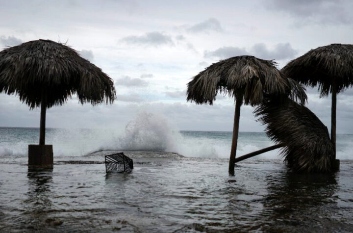 Sobreviven al huracán Laura
