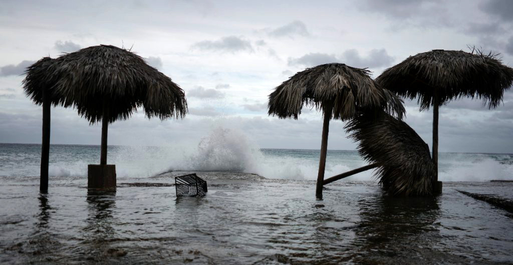 Sobreviven al huracán Laura