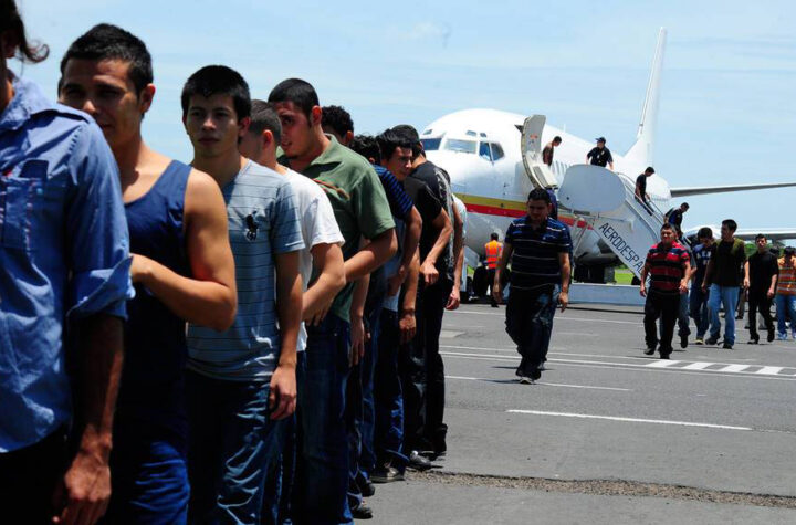 Caen las deportaciones
