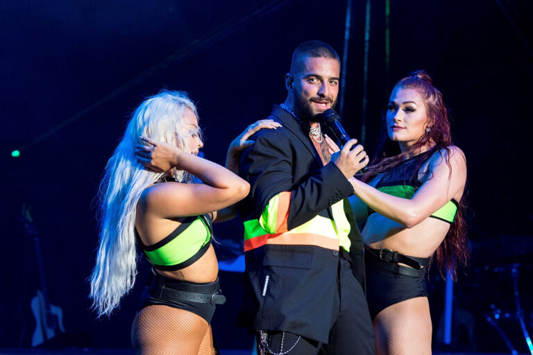 Maluma prepara “una bomba” con JLO