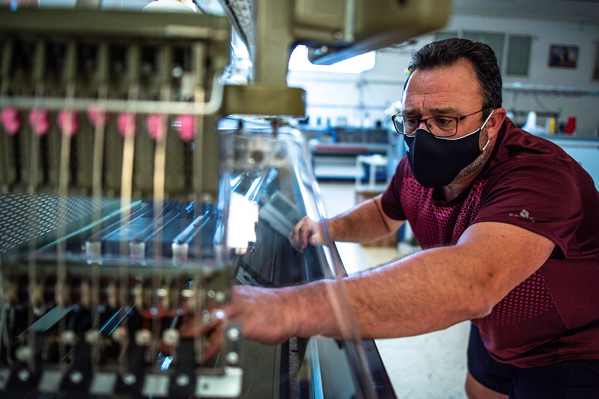 Colorado otorga auxilio a comerciantes Grants Aid to Hispanic Entrepreneurs