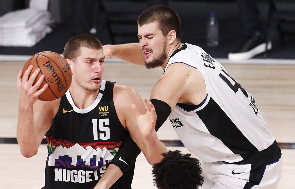 Nuggets da la pelea