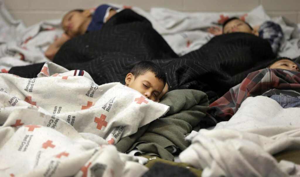 Transfieren a refugios a niños inmigrantes