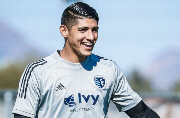 Mexicano Alan Pulido comenzó la goleada