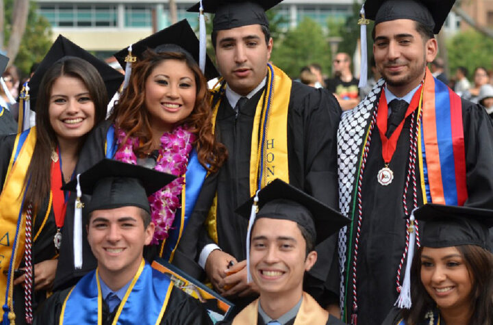 becas universitarias para beneficiarios de DACA