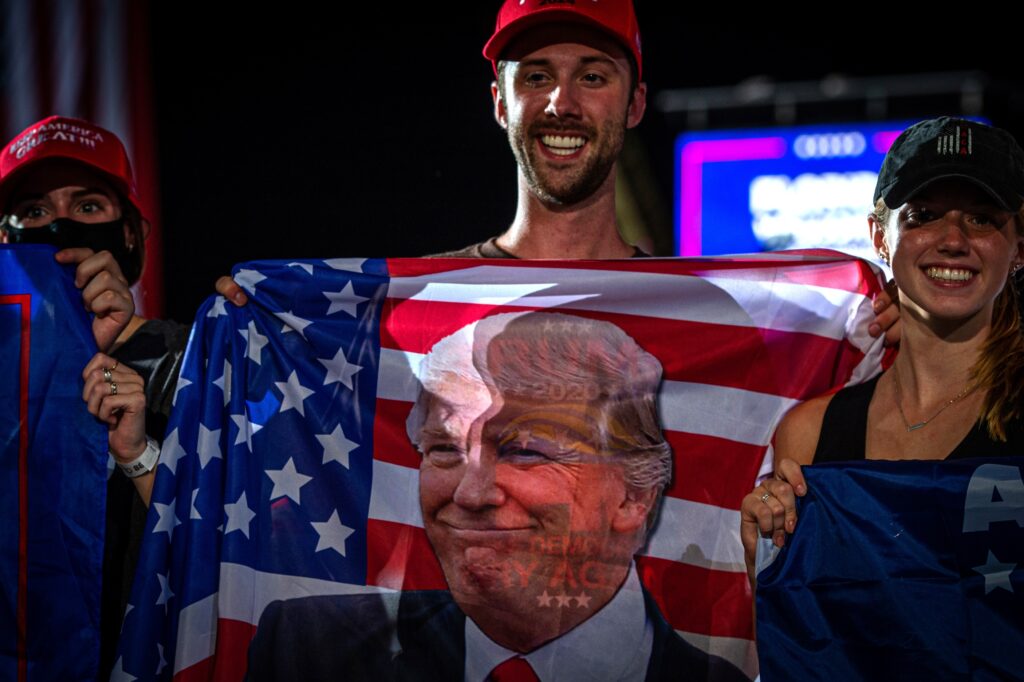 Trump se lanza a frenético final de campaña