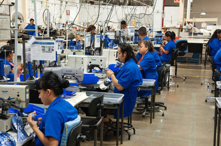 Caen exportaciones de maquilas