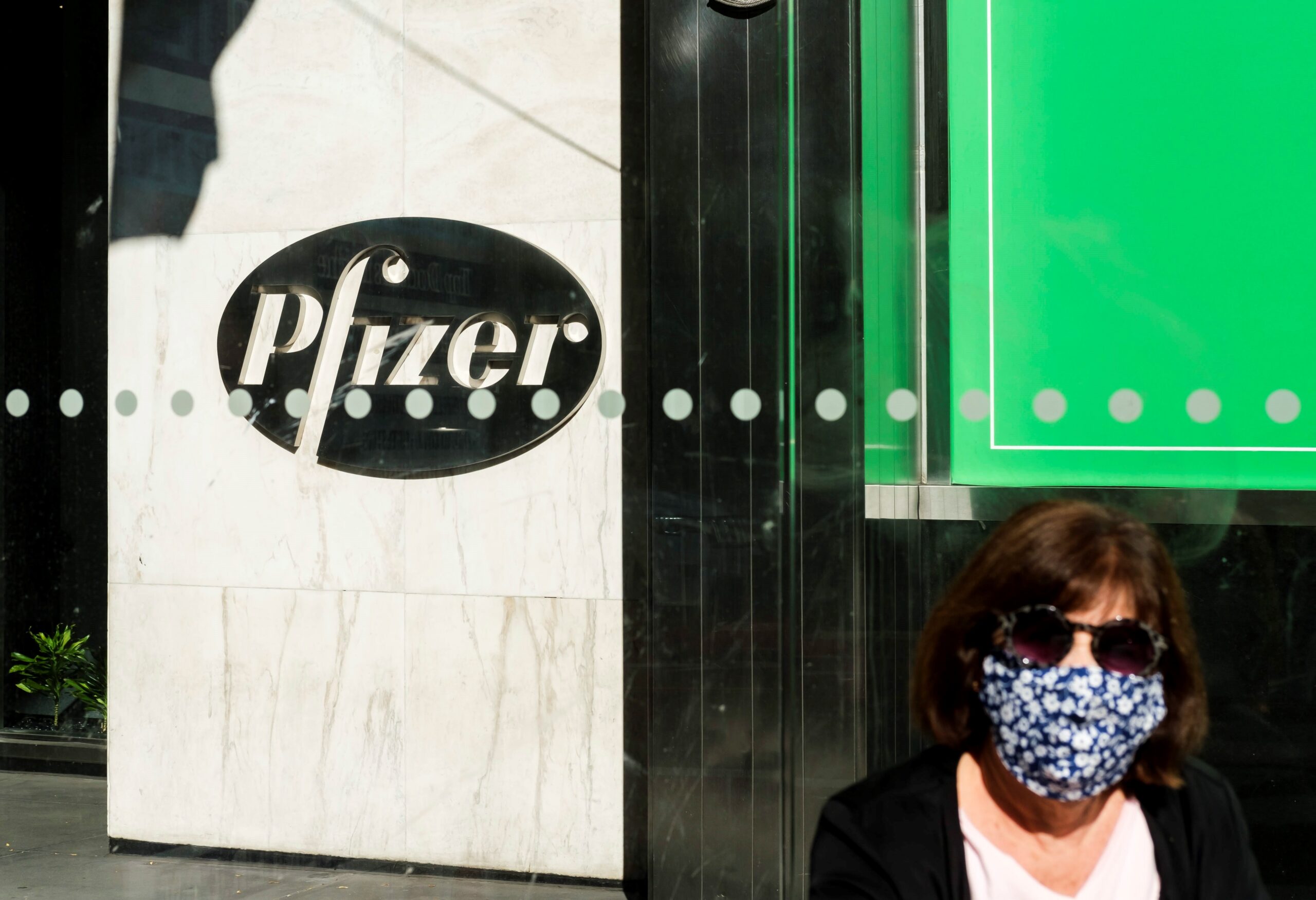 Expertos de EEUU aprobaron vacuna de Pfizer