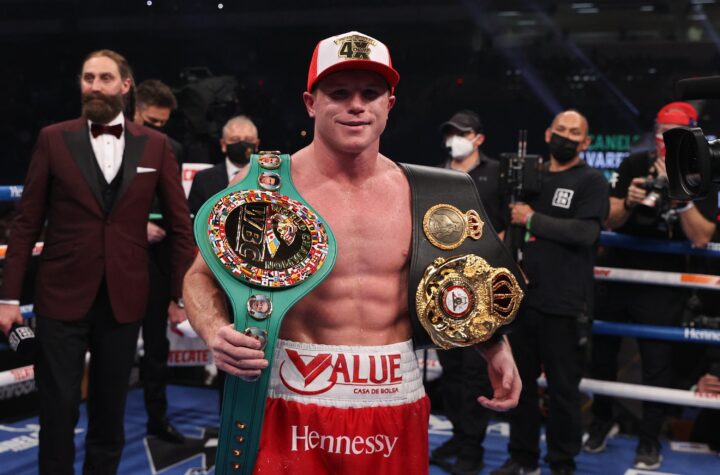 El "Canelo" Álvarez vence a Smith