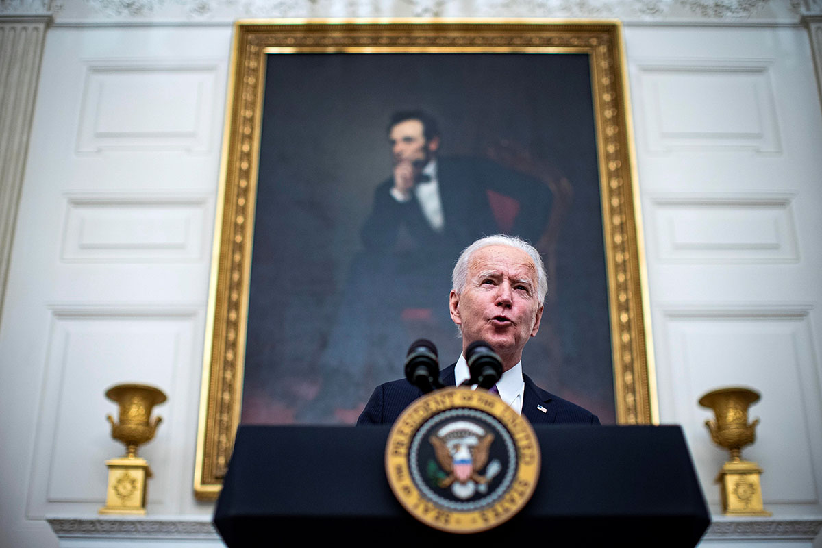Biden speeds up vaccination Biden acelera la vacunación