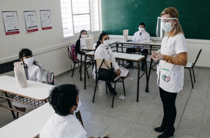 Expertos defienden la reapertura de las escuelas