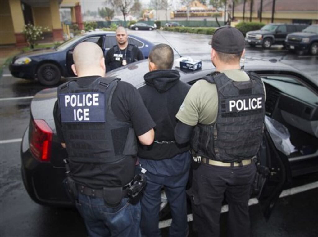 Texas demanda al Gobierno Biden por suspender las deportaciones