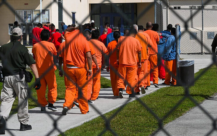 Operador privados de cárceles sin contrato