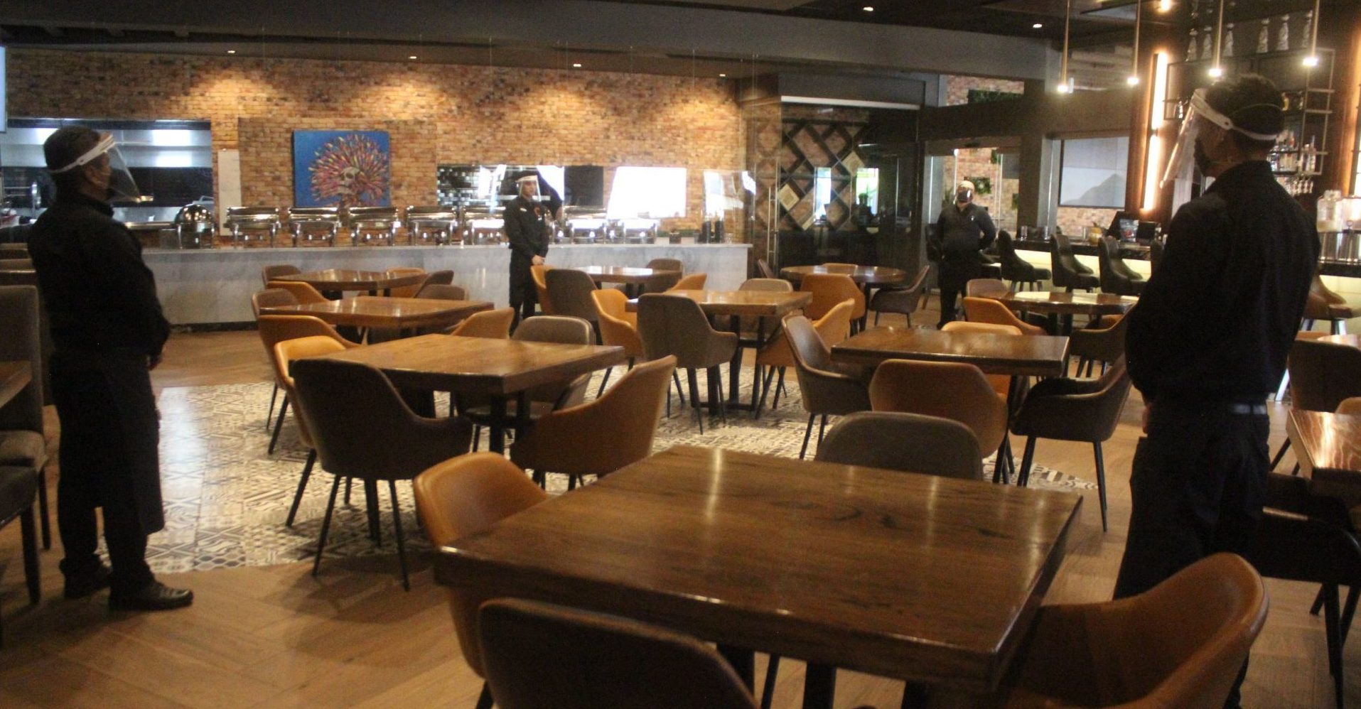 Restaurantes podrán atender clientes en su interior desde hoy