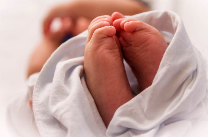 Expulsan norteamericanos recién nacidos