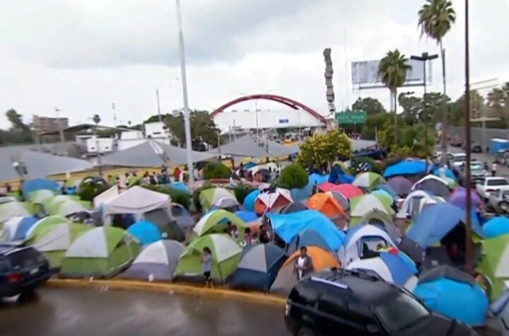 Ilusión e incertidumbre en México por la reapertura de casos de asilo