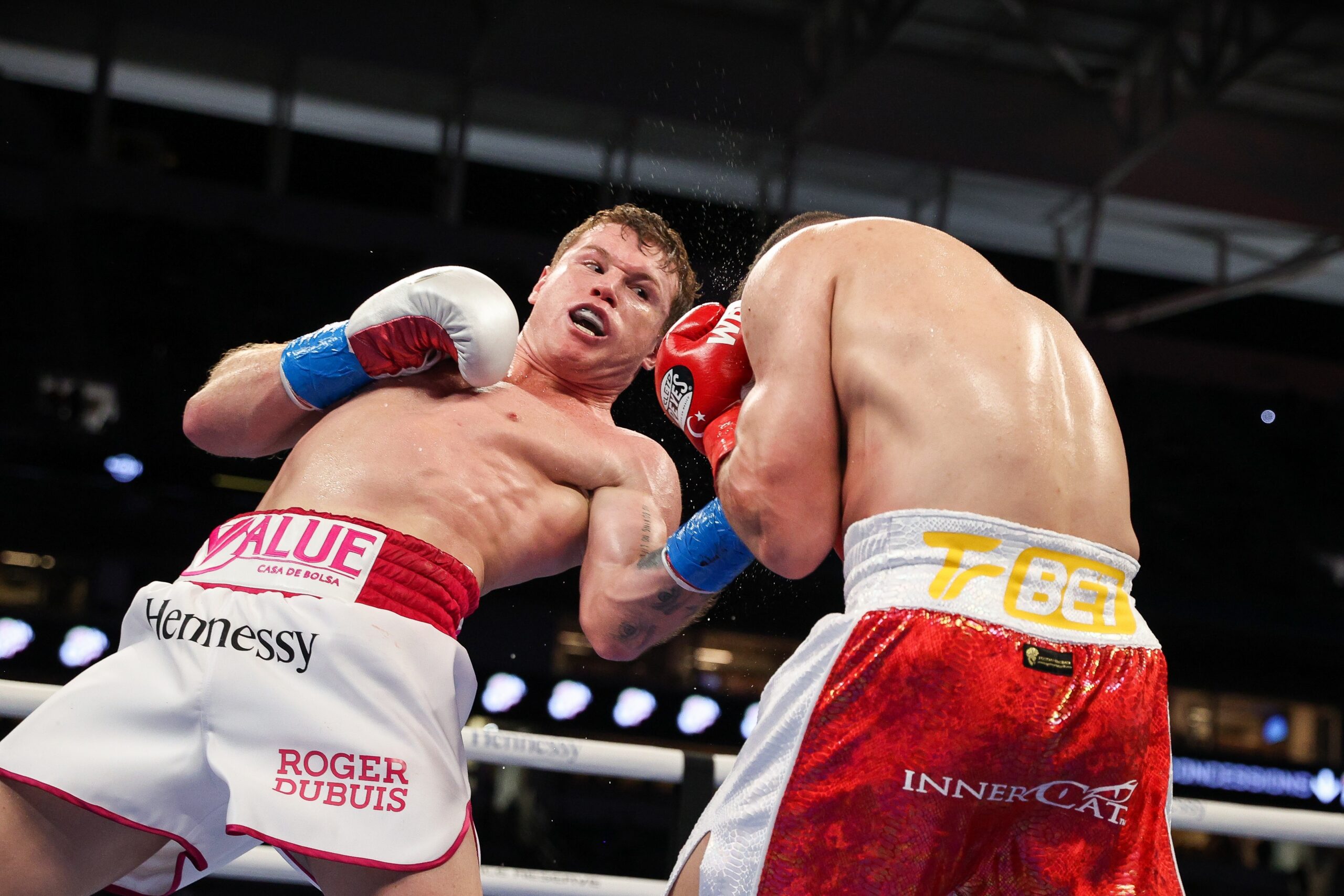 "Canelo" Álvarez asegura que dio el primer paso hacia su meta de ganar todo