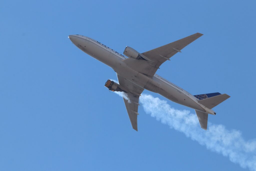 La FAA ordena inspección urgente por la falla del Boeing 777
