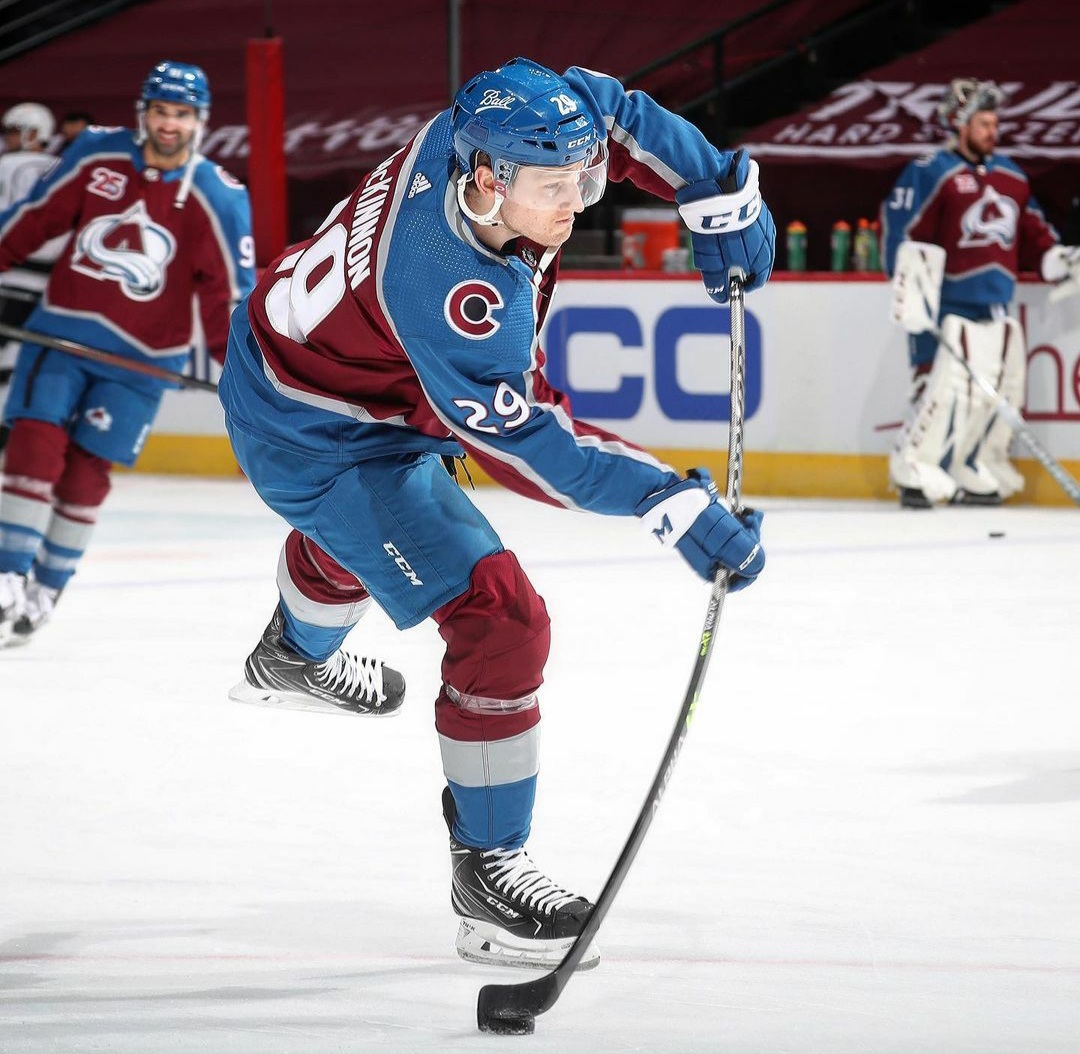 Avalanche dominó 2-0 la serie contra Los Ángeles con transmisión nacional