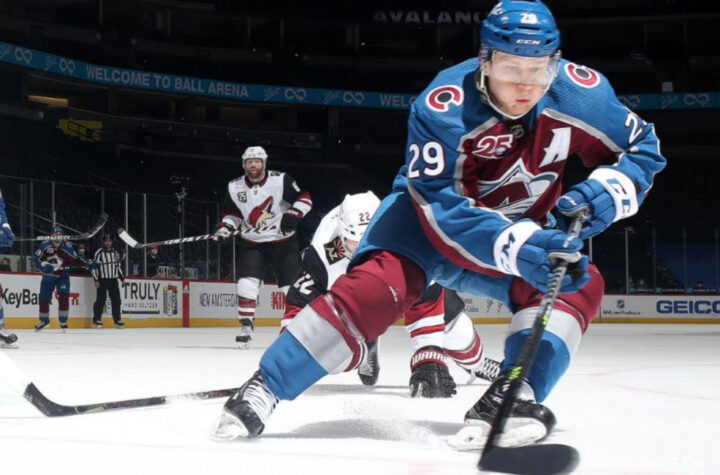 Avalanche ganó 2-1 y emparejó la serie contra los Coyotes