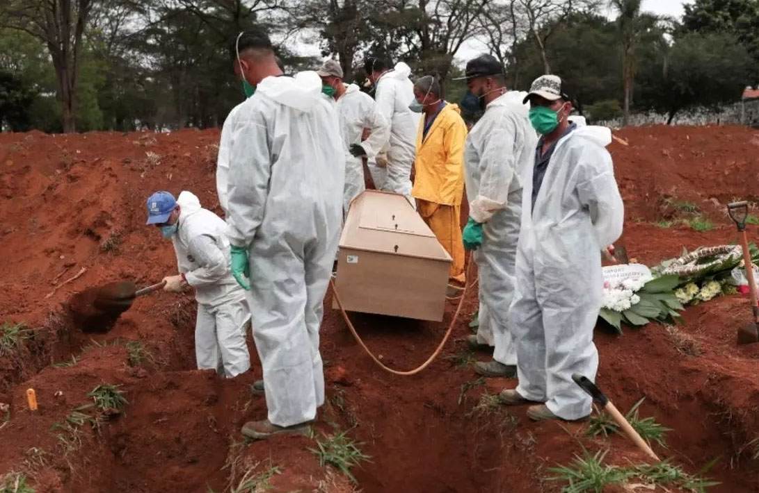 Un Brasil sin brújula roza los 300 mil muertos