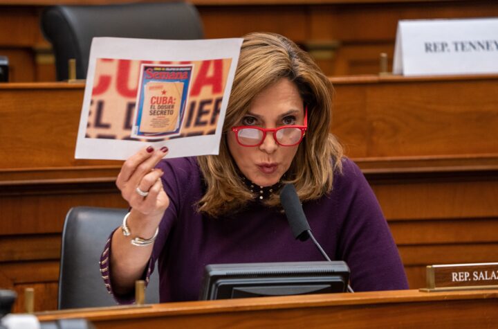 Republicanos ofrecen reforma migratoria sin ciudadanía a los indocumentados