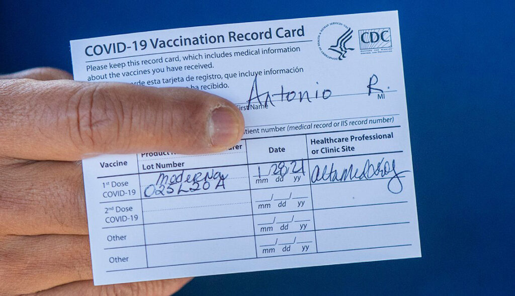 FBI investiga venta de falsas tarjetas de vacunación FBI Investigates Sale of Fake Vaccination Cards