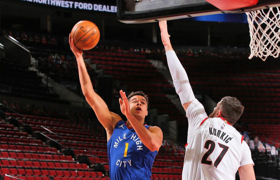 Los Denver Nuggets vencen a domicilio 106-105 a Portland