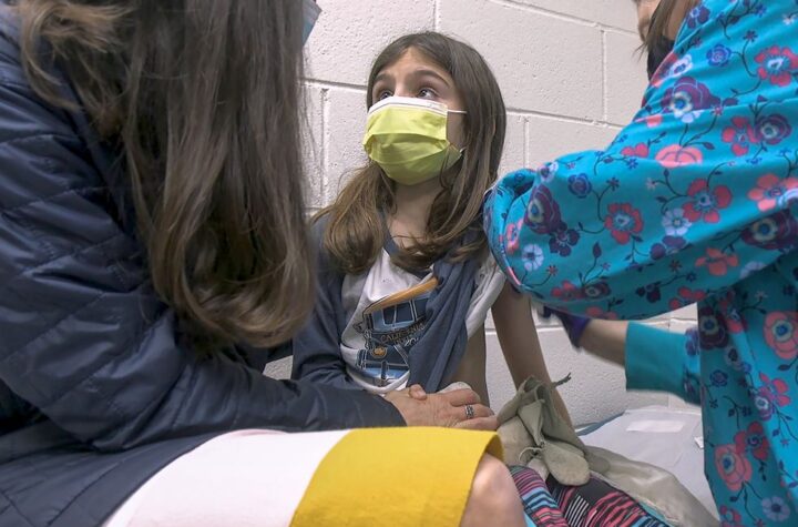 Edwin Asturias: "Podríamos tener la vacuna para los escolares en el otoño 2021"