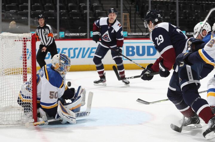 Avalanche defendió su feudo 3-2 contra los Blues