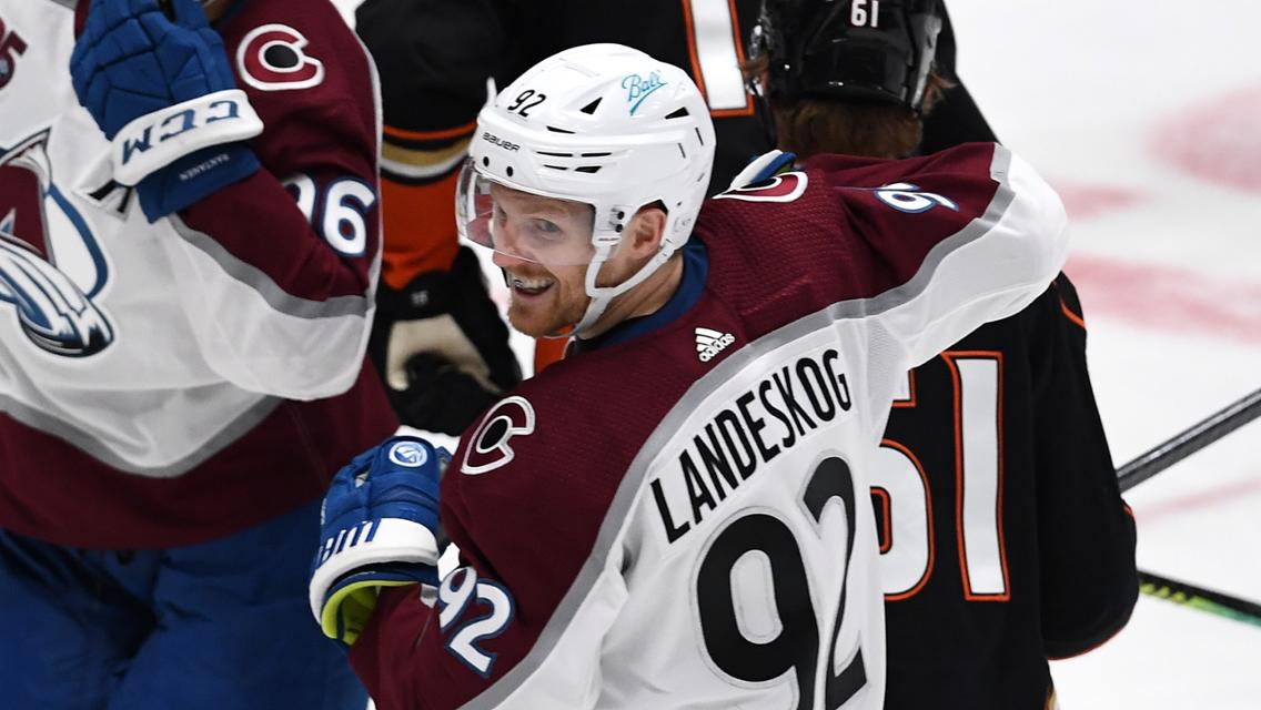 Avalanche ganó los dos juegos contra los Ducks (2-0 y 4-1)