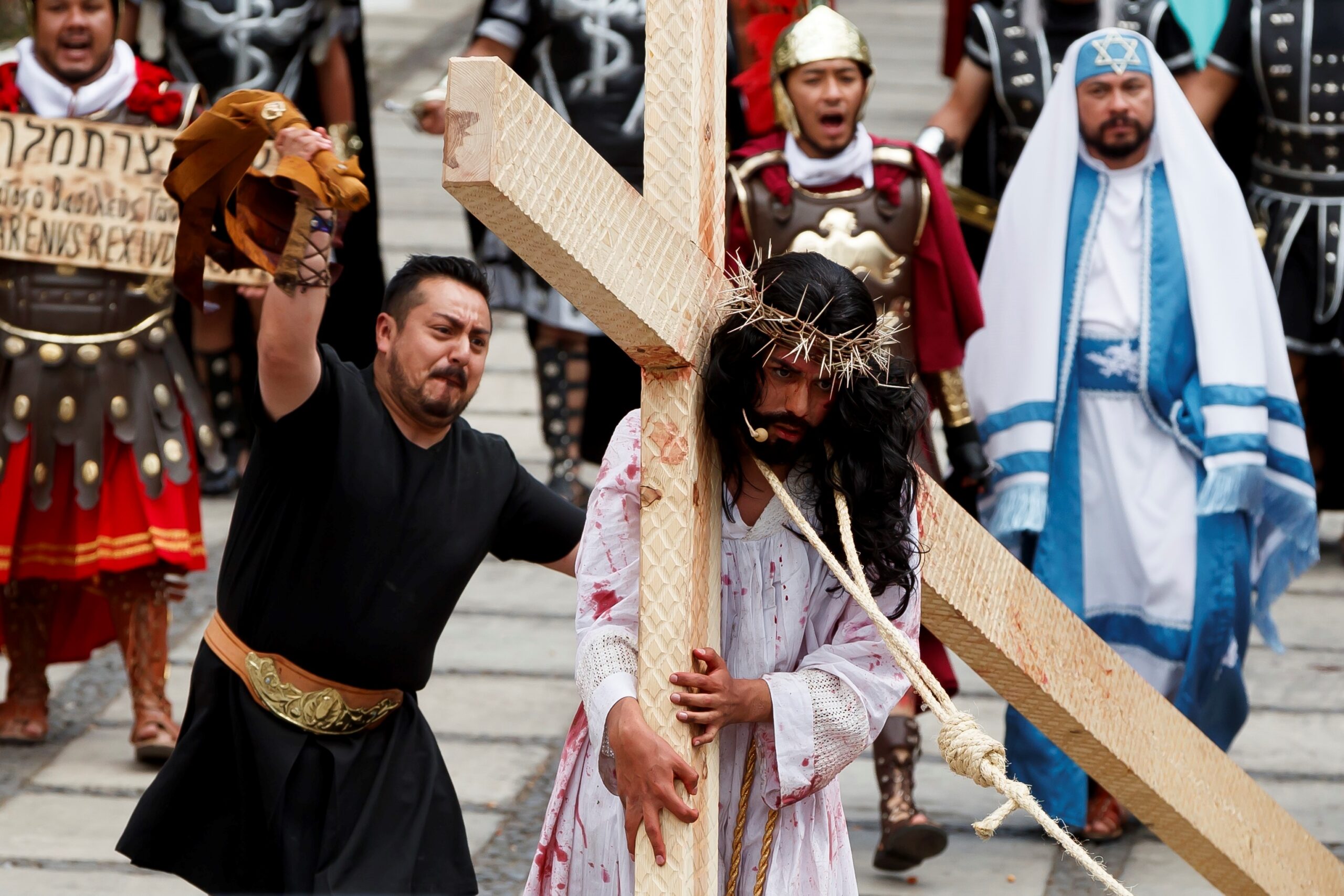 La fe y resignación marcan el segundo año de pandemia del viacrucis de México