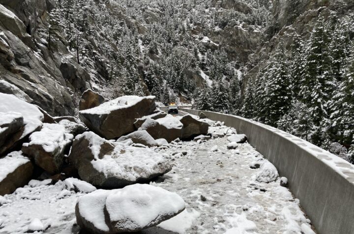 Deslizamiento de rocas gigantes provoca cierre de la CO-119