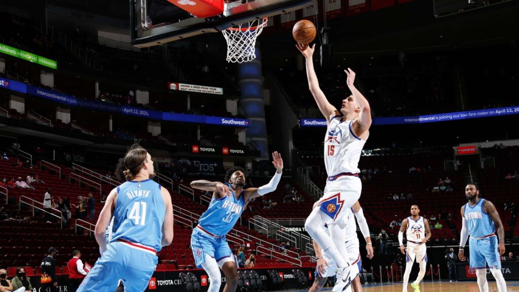 Jokić y Porter guían a los Nuggets a la victoria 129-99 contra Rockets