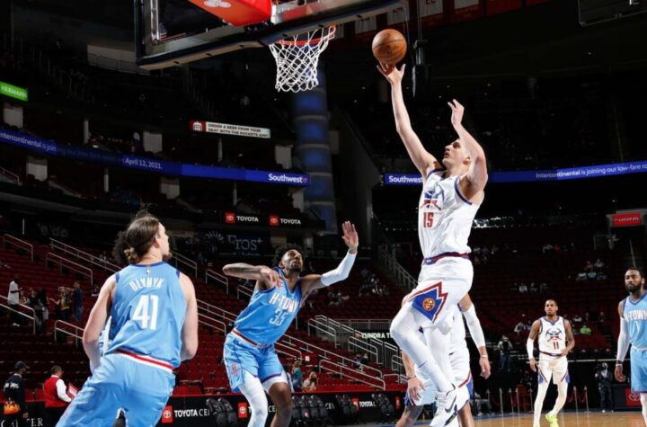 Jokić y Porter guían a los Nuggets a la victoria 129-99 contra Rockets