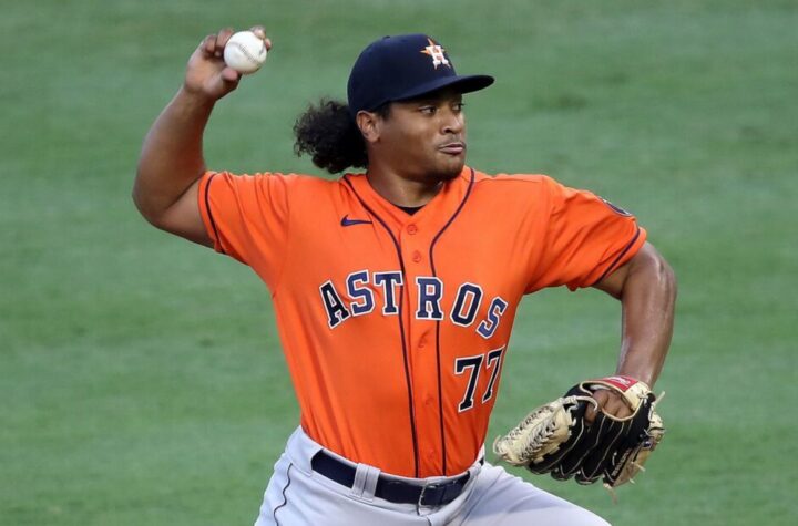 El venezolano Luis García, abridor por los Astros en el Coors Field
