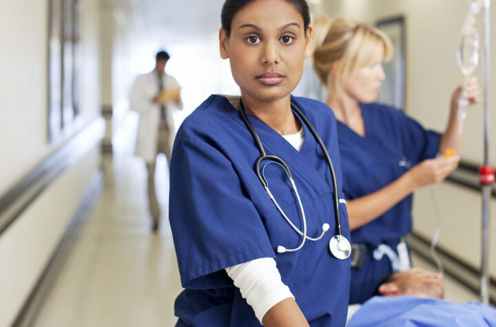 Indocumentados podrán obtener licencia para ser maestros y enfermeros