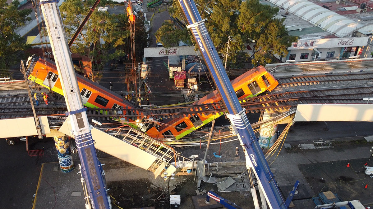Mexicanos acusan negligencia en tragedia del metro