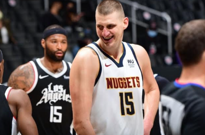 Tras vencer a Clippers 110-104 los Nuggets son terceros en el Oeste