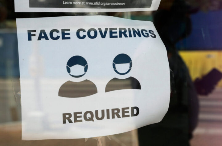 La población vacunada podrá ir sin mascarilla incluso en interiores