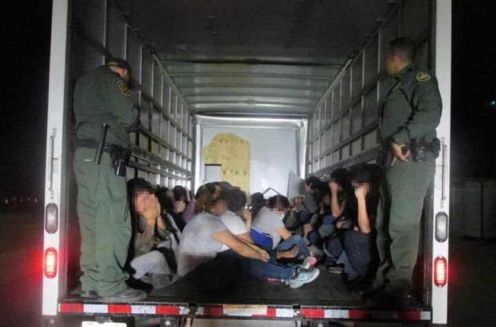 Combaten tráfico de migrantes