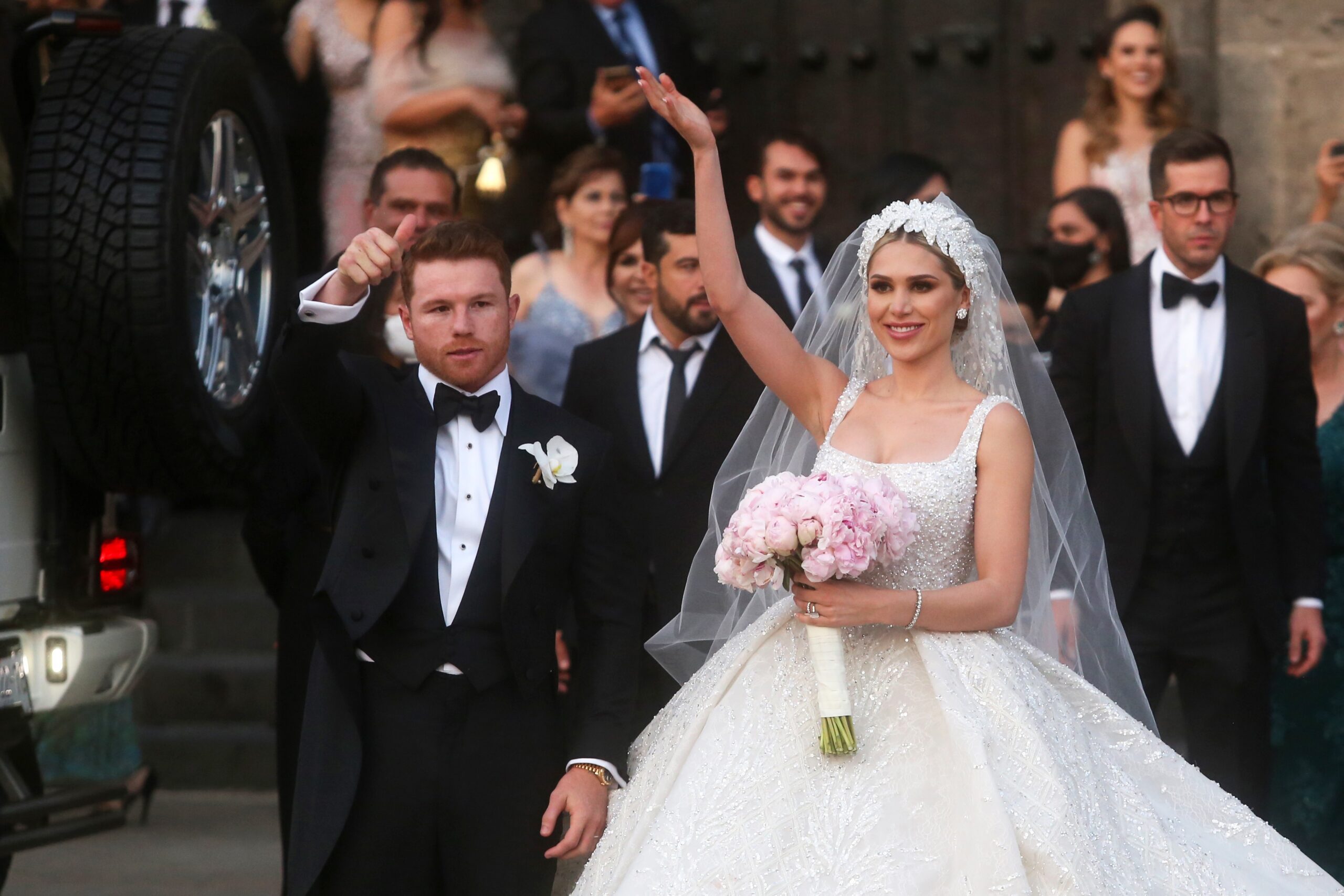 El "Canelo" Álvarez contrajo matrimonio en Guadalajara