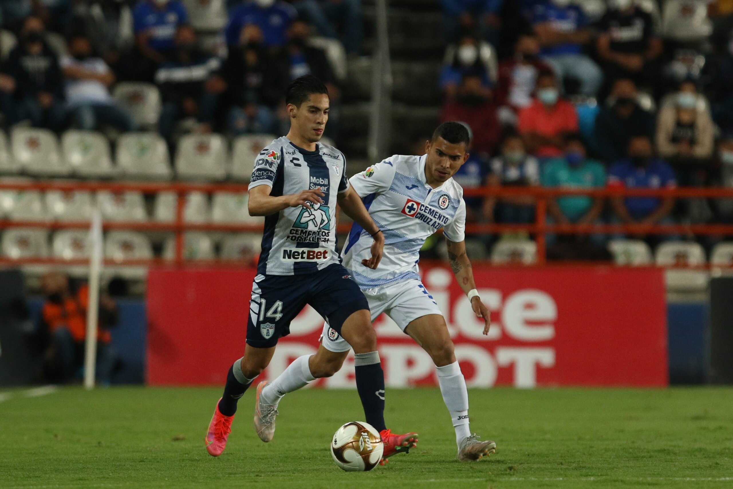 Reynoso celebra que el Cruz Azul no permitiera goles ante el Pachuca